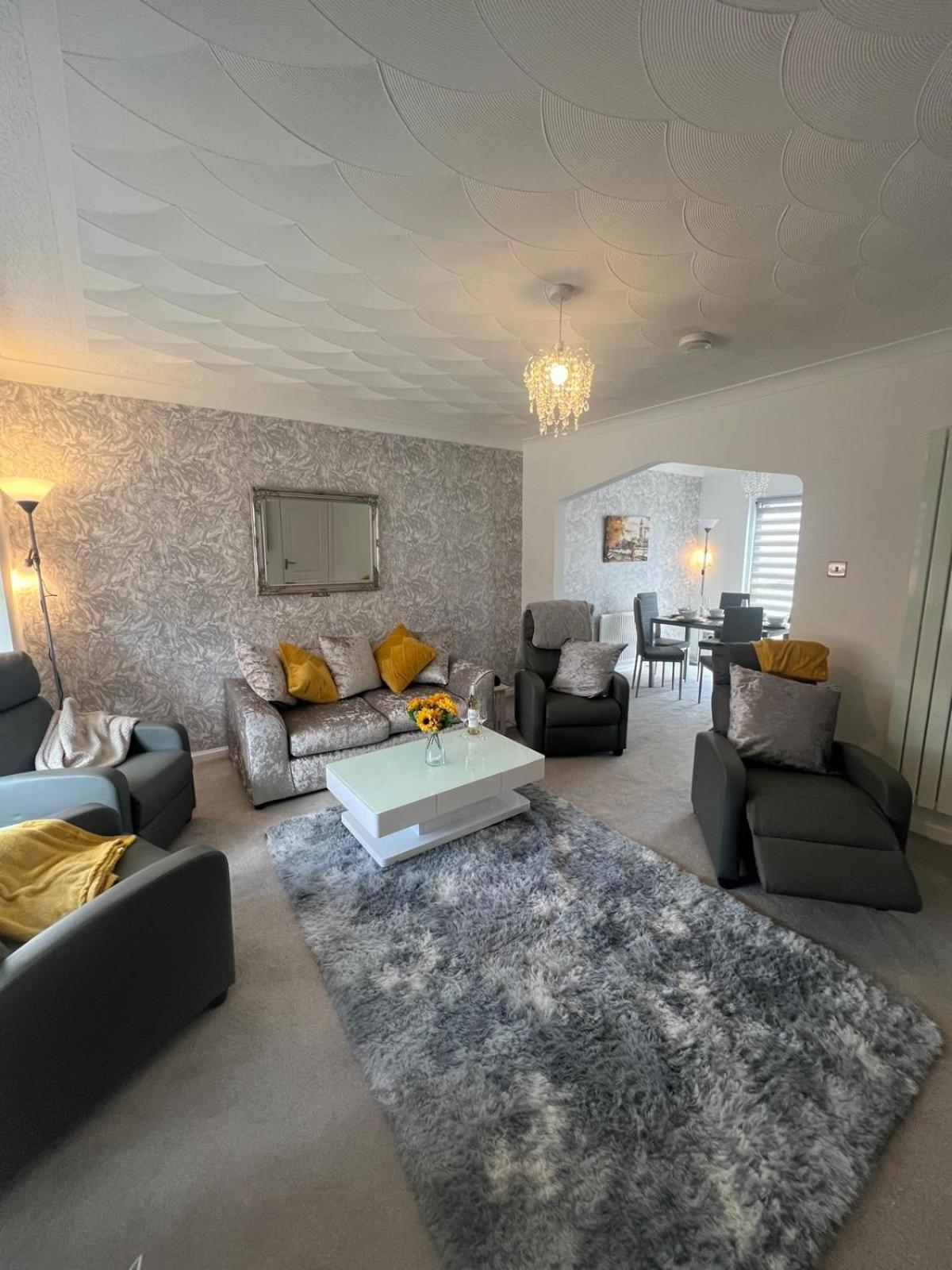 Casa vacanze New Decor '24, 3bedroom, 140m2, Detached House, With Private Gardens